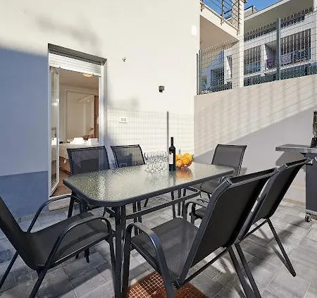 Apartment Okrug Gornji Matteo 1 Trogir