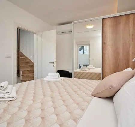 Okrug Gornji Matteo 1 * Трогир